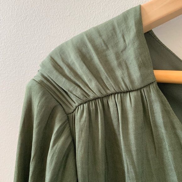 BR - NWT Blouse- M - Picture 4 of 6